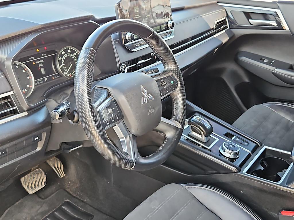 Thumbnail: 2023 Mitsubishi Outlander - 2