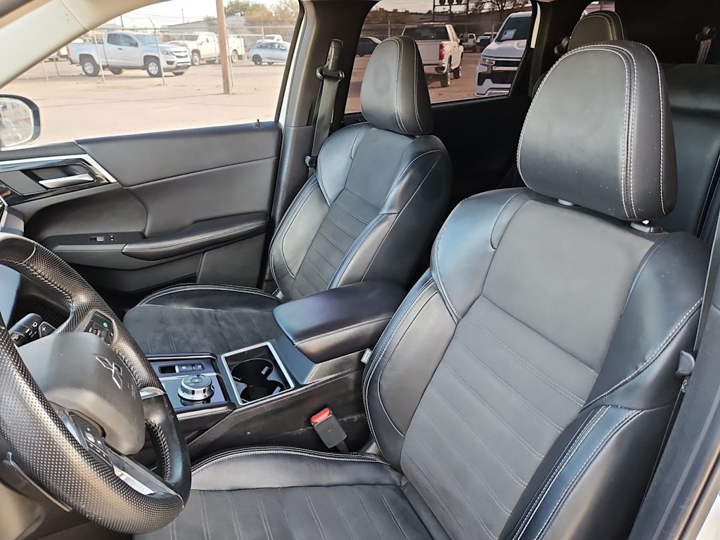 Thumbnail: 2023 Mitsubishi Outlander - 11