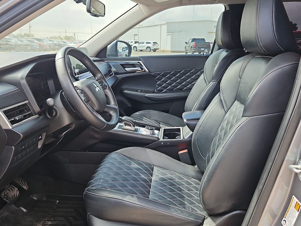 Thumbnail: 2024 Mitsubishi Outlander - 11