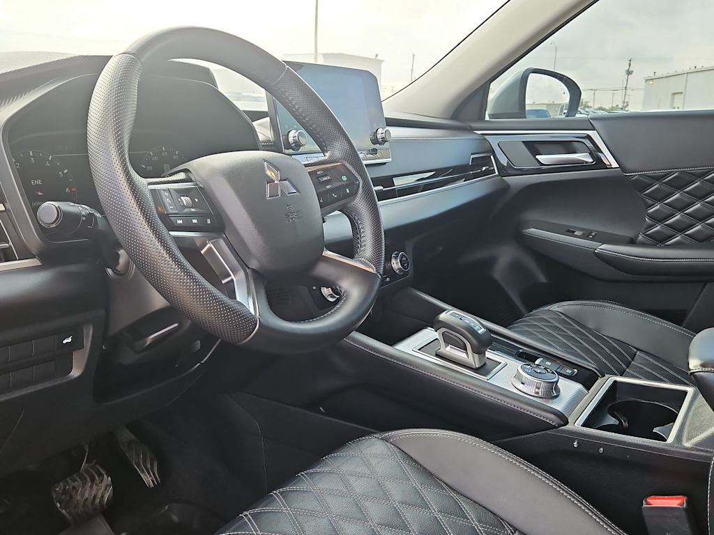 Thumbnail: 2024 Mitsubishi Outlander - 2
