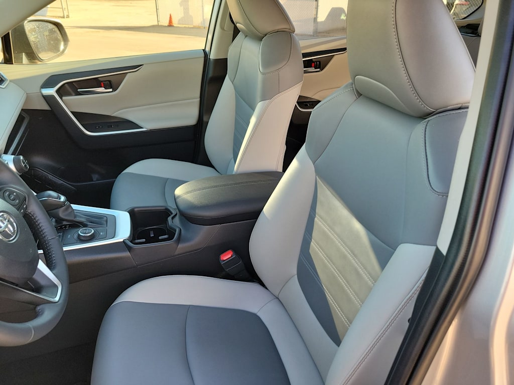 Thumbnail: 2025 Toyota RAV4 - 10