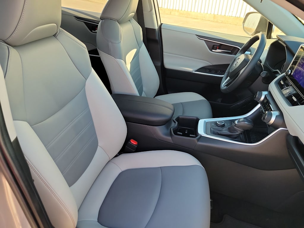 Thumbnail: 2025 Toyota RAV4 - 11