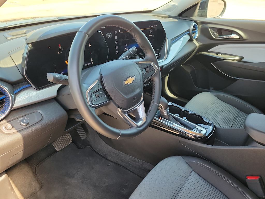 Thumbnail: 2025 Chevrolet Trax - 2