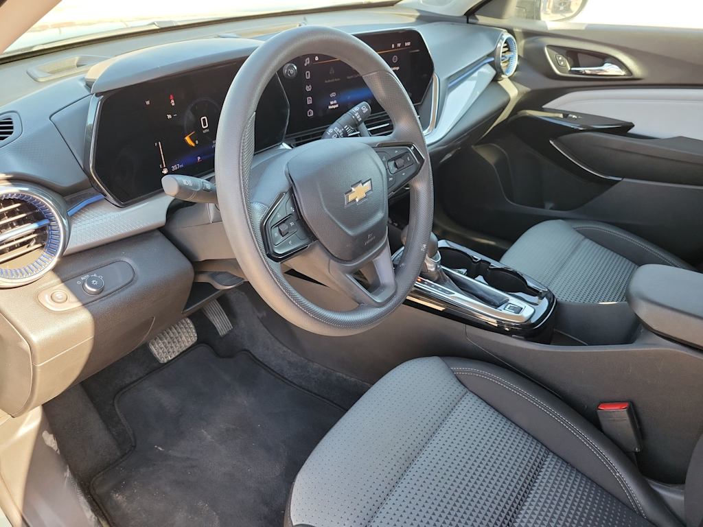 Thumbnail: 2025 Chevrolet Trax - 2