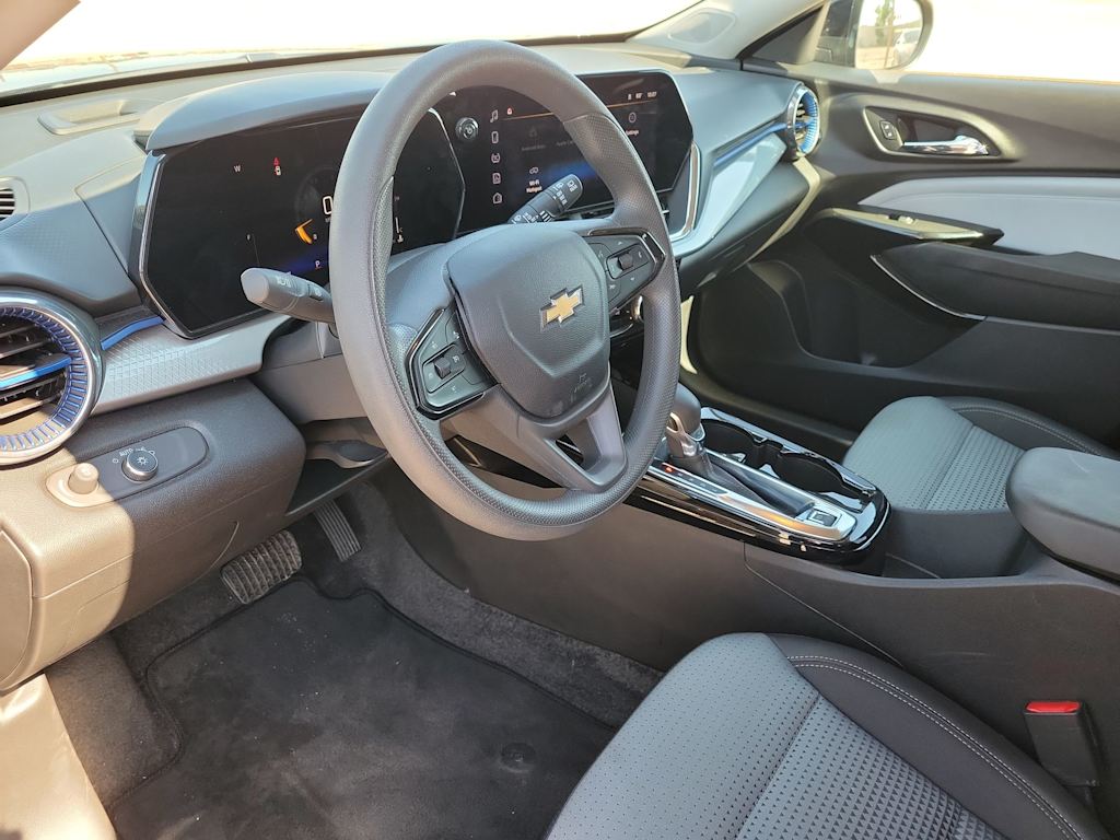 Thumbnail: 2025 Chevrolet Trax - 2