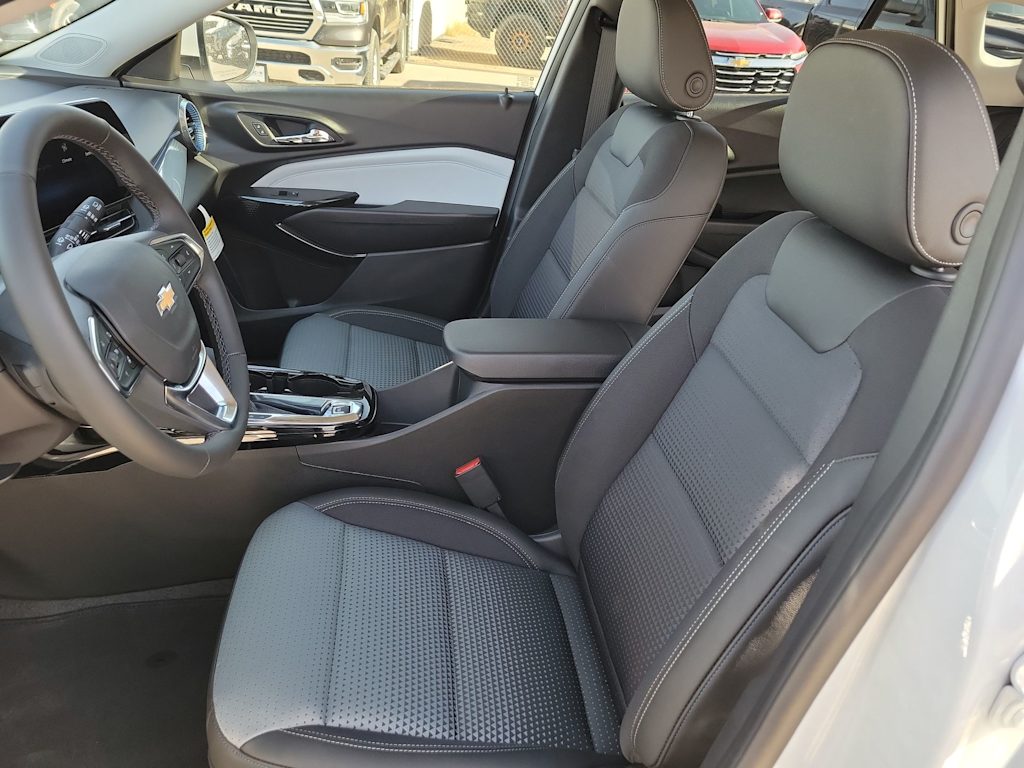 Thumbnail: 2026 Chevrolet Trax - 11