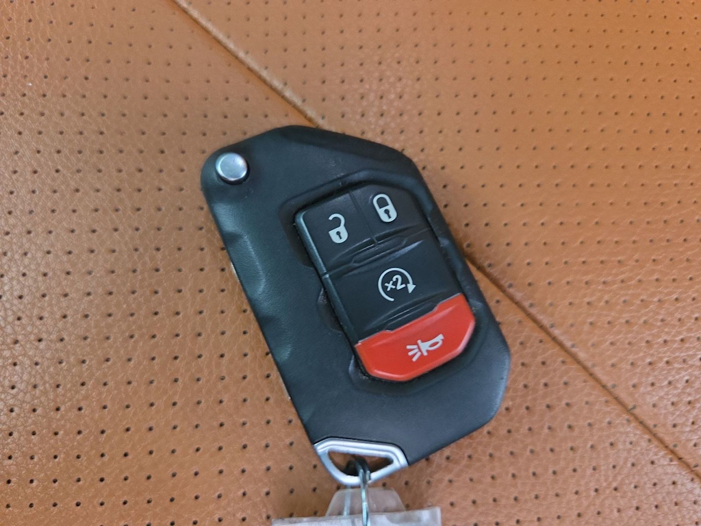 Thumbnail: 2018 Jeep Wrangler - 16