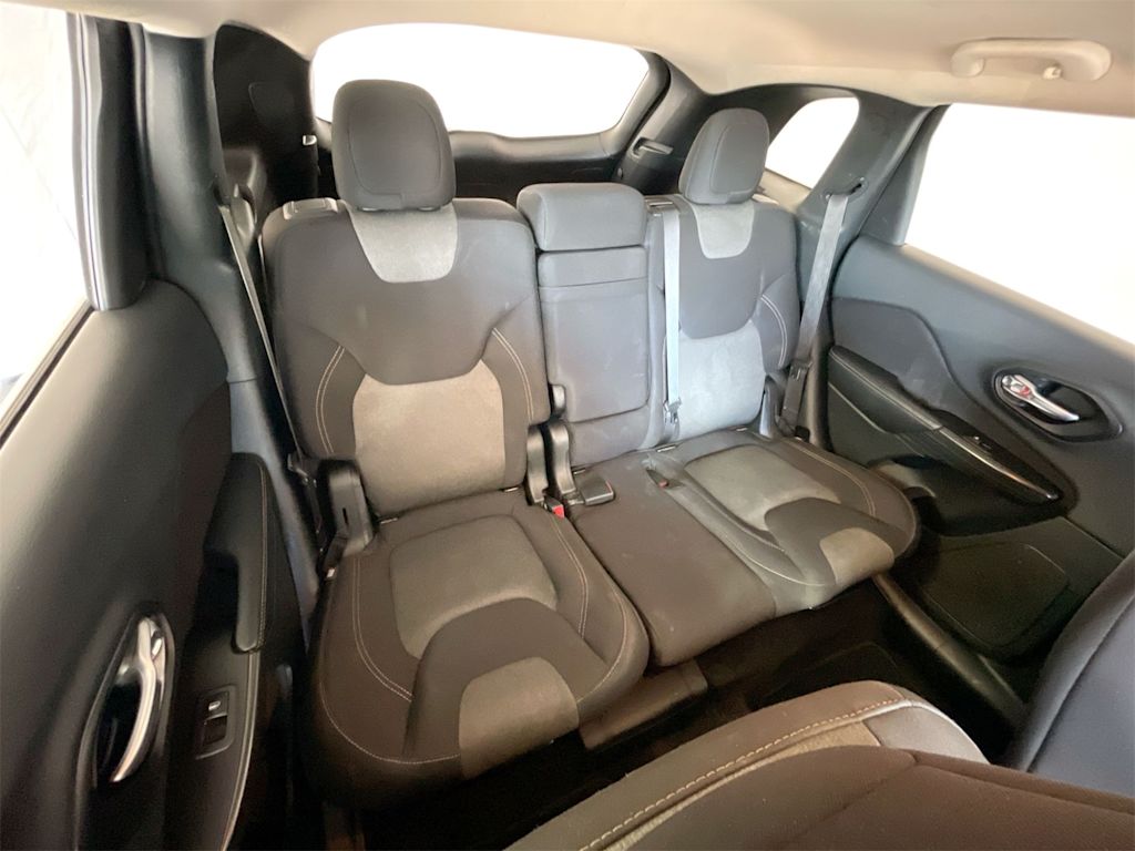 Thumbnail: 2014 Jeep Cherokee - 23