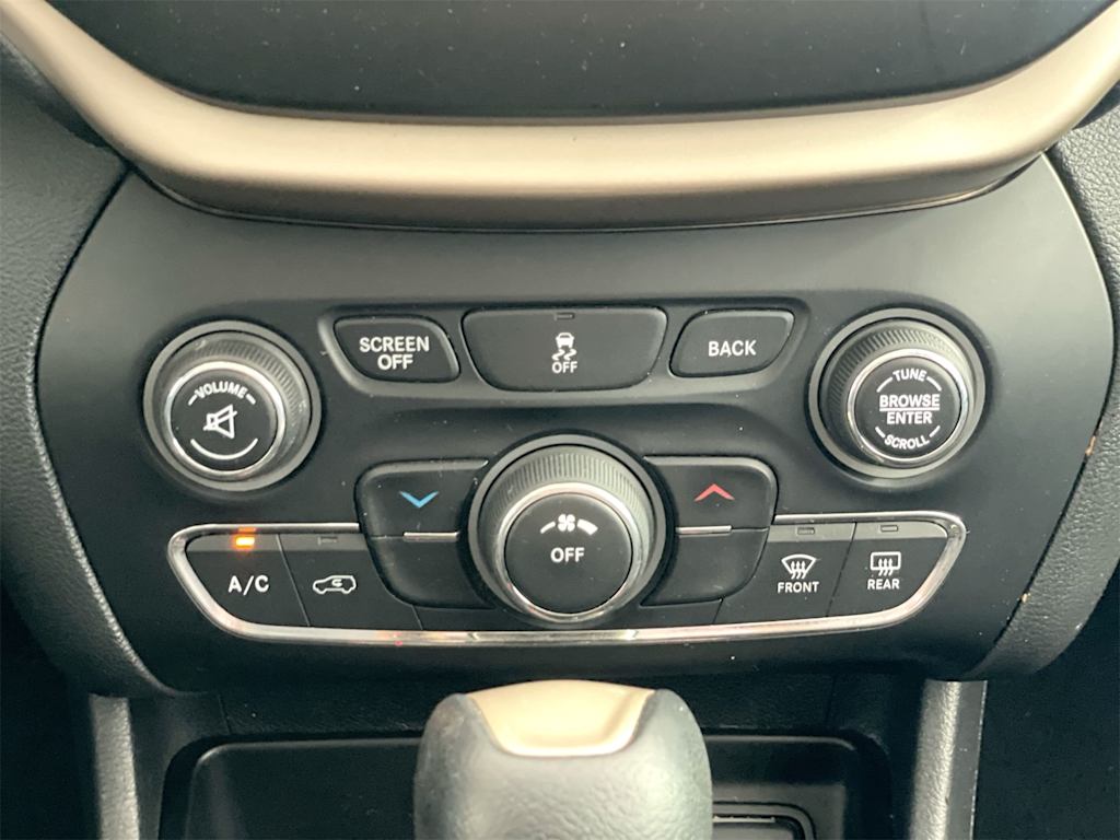 Thumbnail: 2014 Jeep Cherokee - 25