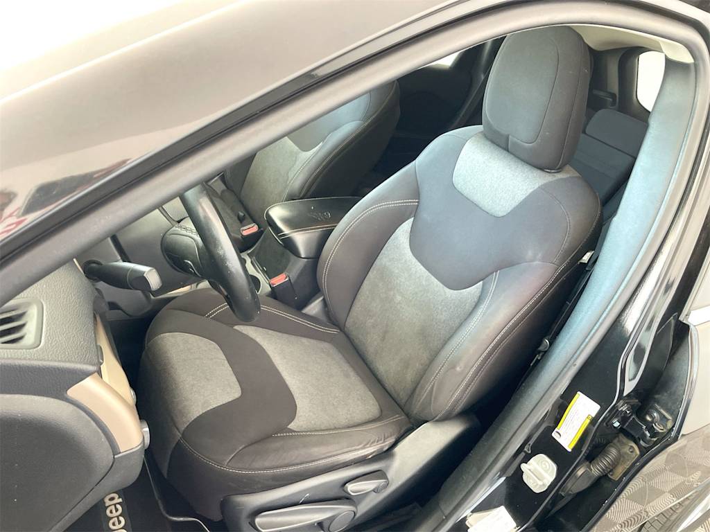 Thumbnail: 2014 Jeep Cherokee - 11