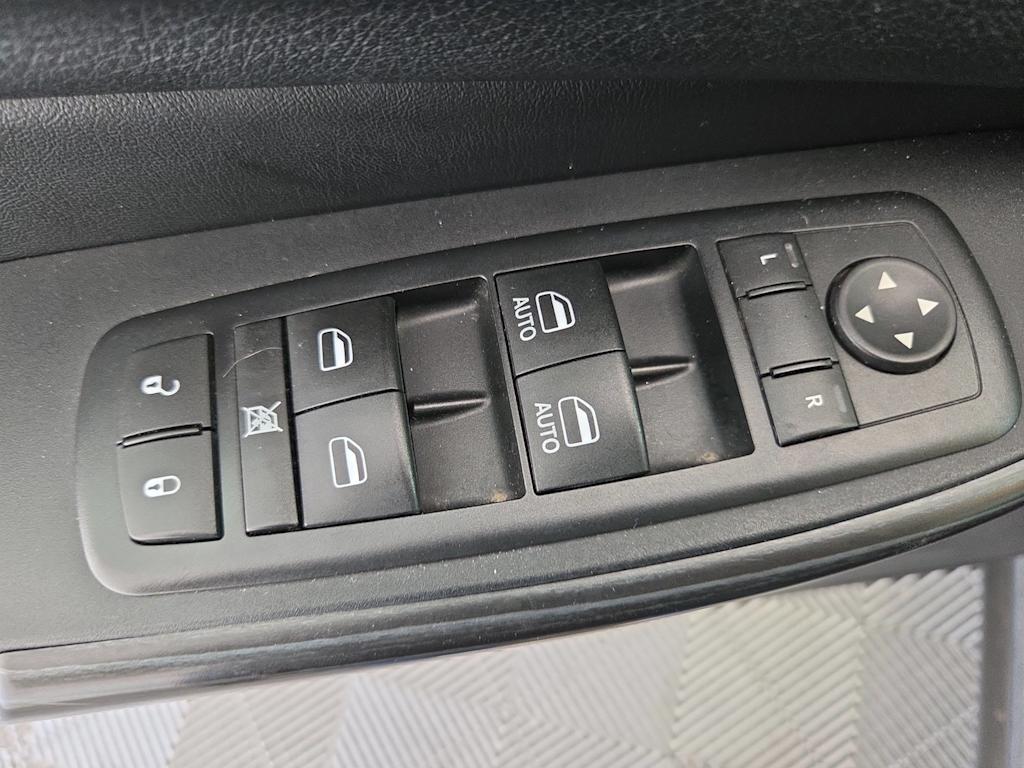 Thumbnail: 2016 Jeep Cherokee - 22