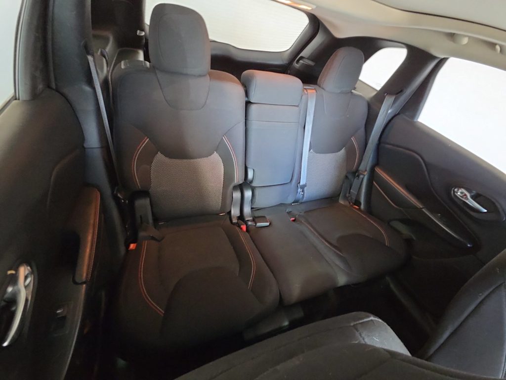 Thumbnail: 2016 Jeep Cherokee - 23