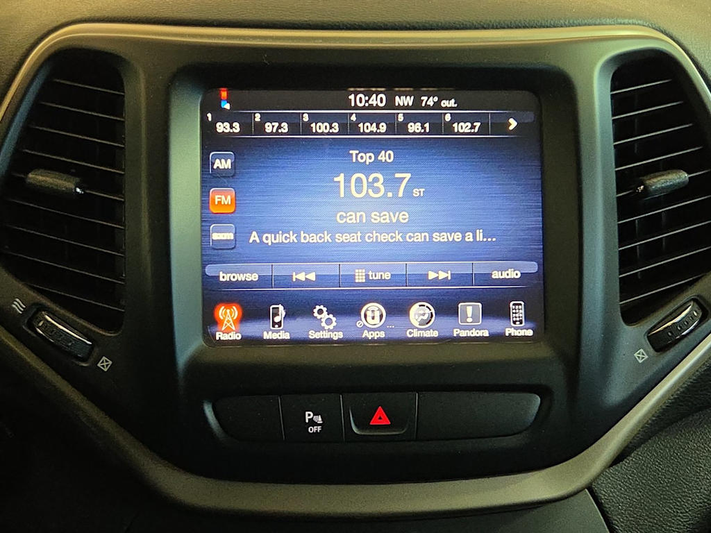 Thumbnail: 2016 Jeep Cherokee - 14