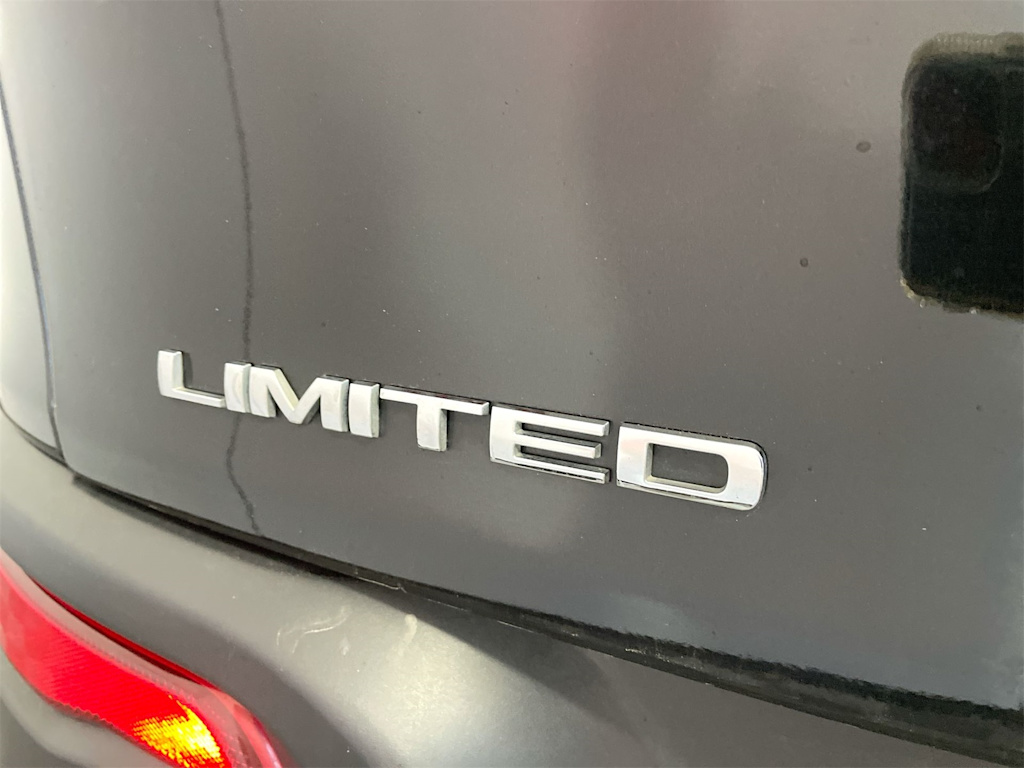 Thumbnail: 2016 Jeep Cherokee - 8