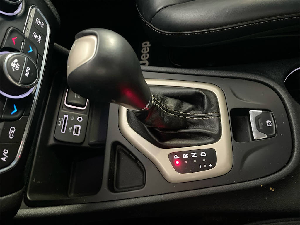 Thumbnail: 2016 Jeep Cherokee - 17