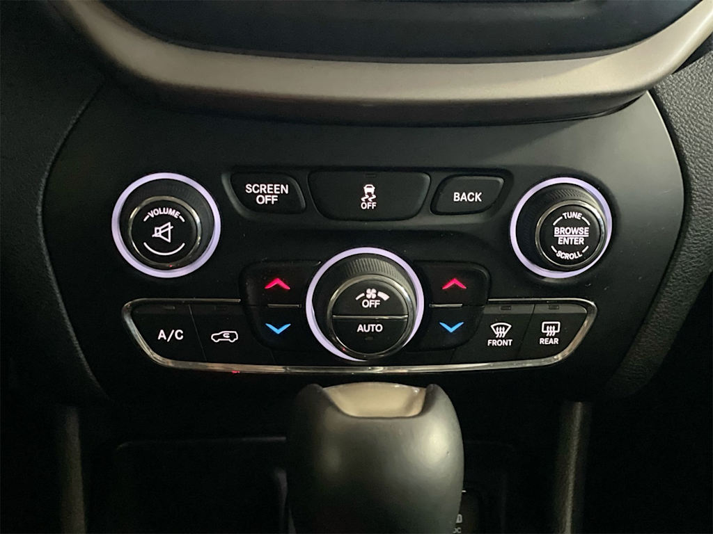 Thumbnail: 2016 Jeep Cherokee - 29