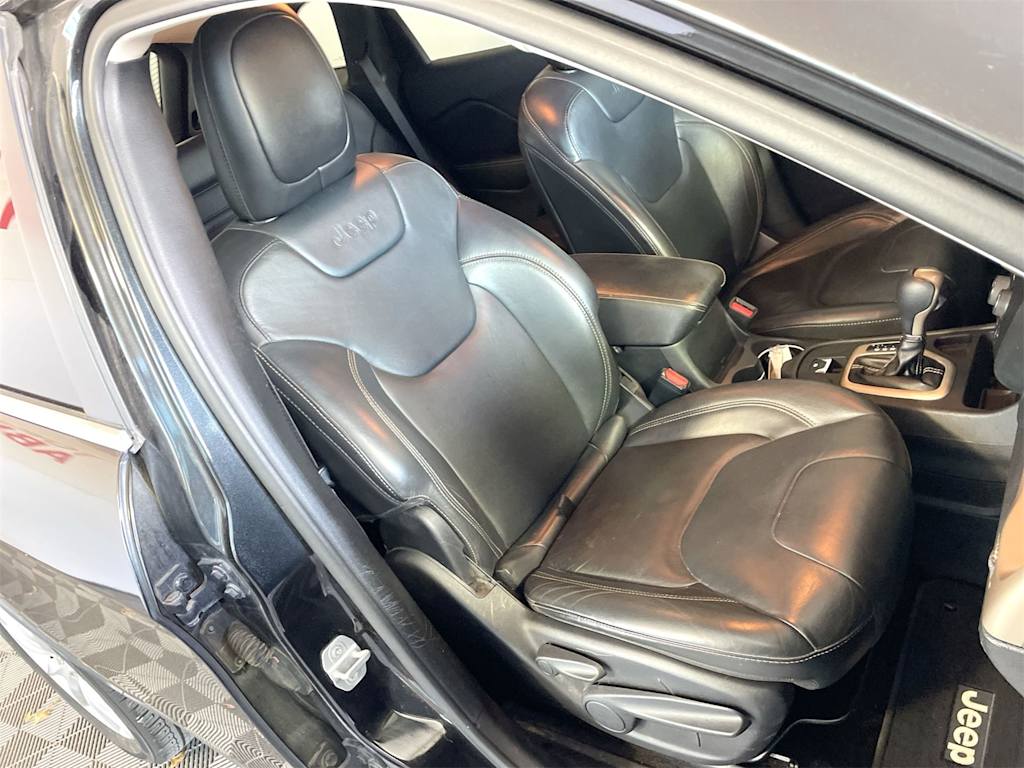 Thumbnail: 2016 Jeep Cherokee - 13