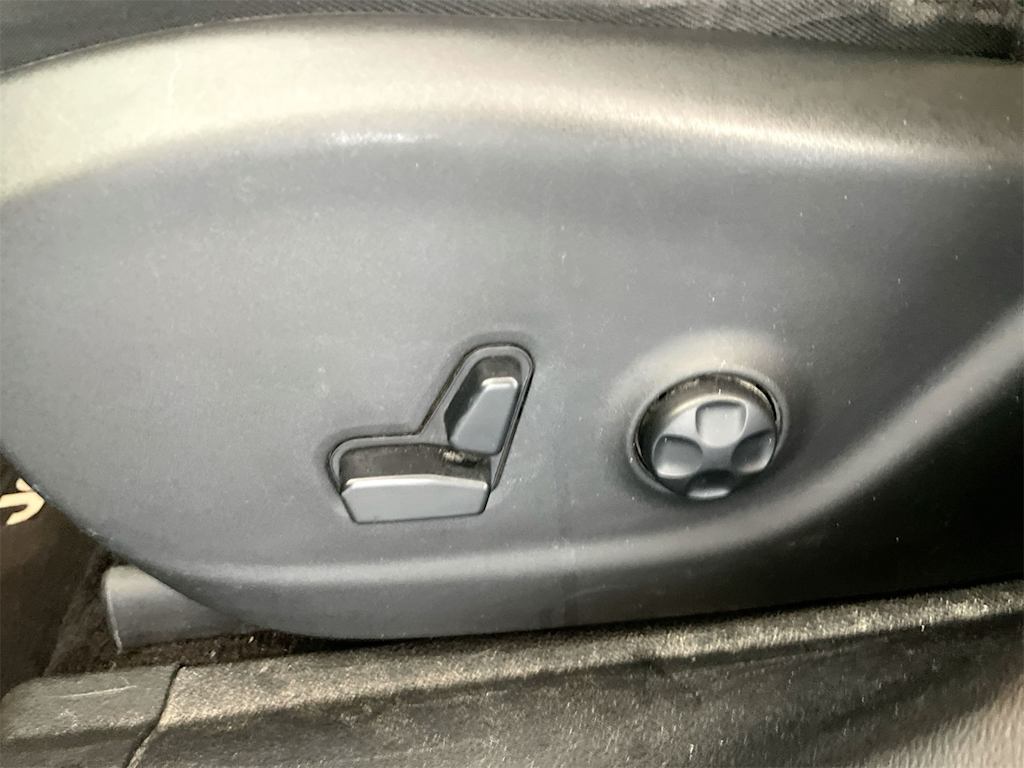 Thumbnail: 2016 Jeep Cherokee - 24