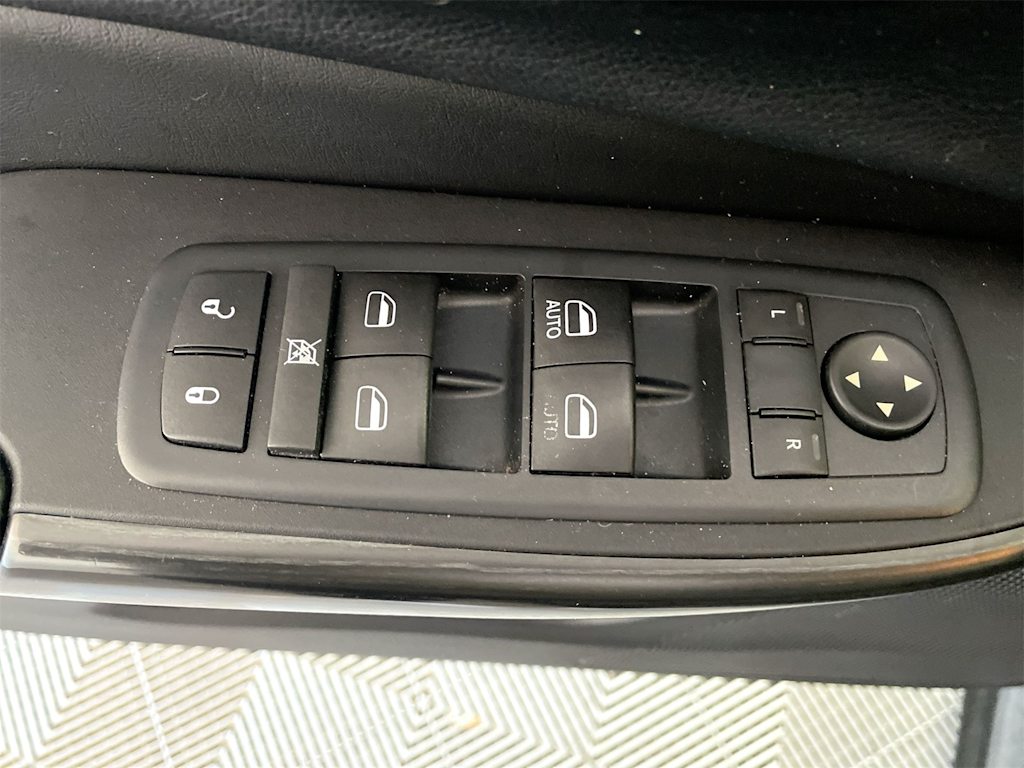 Thumbnail: 2016 Jeep Cherokee - 25