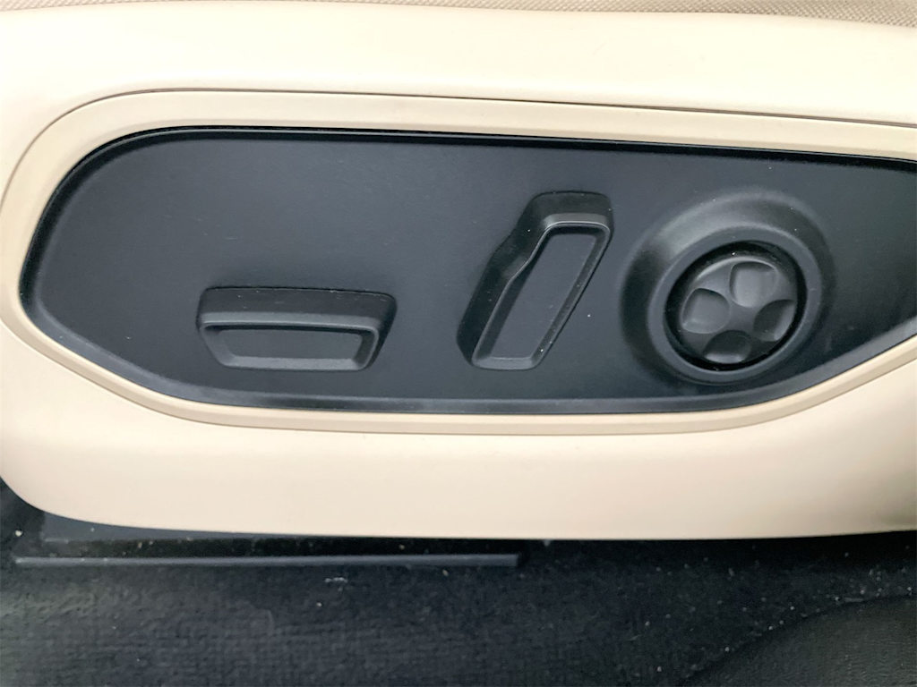 Thumbnail: 2022 Jeep Grand Cherokee L - 21