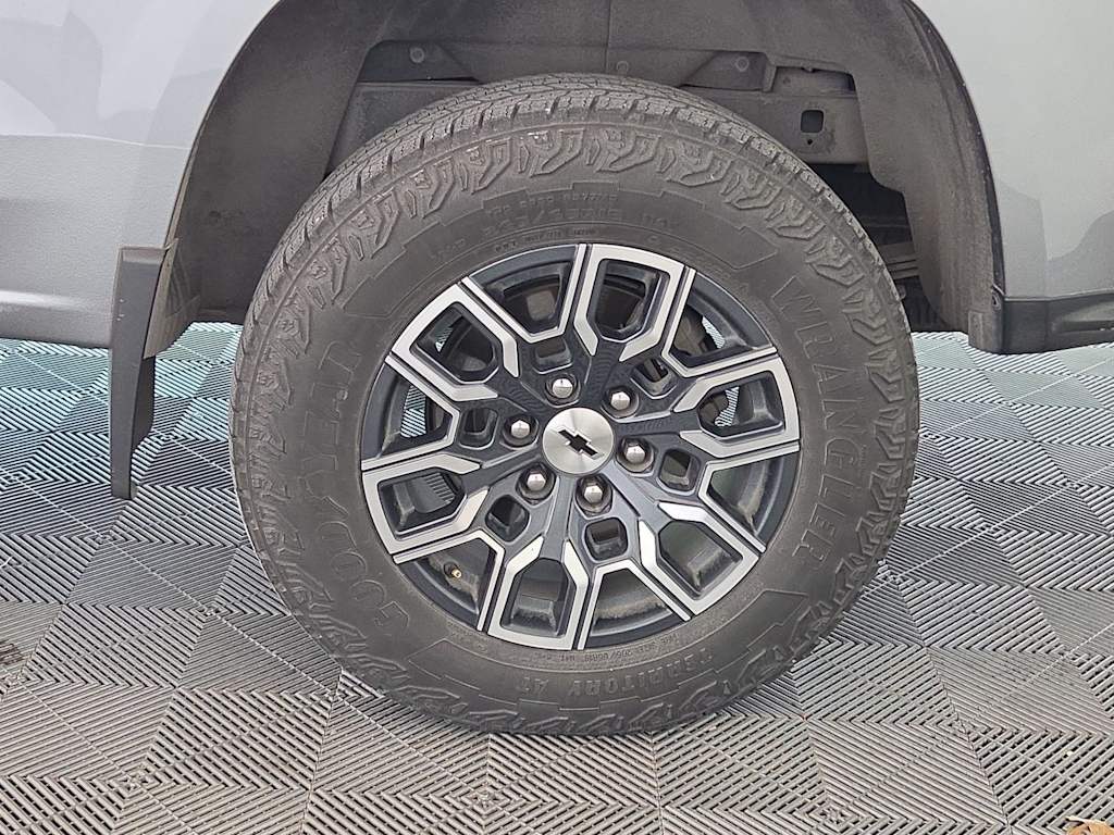 Thumbnail: 2023 Chevrolet Colorado - 7