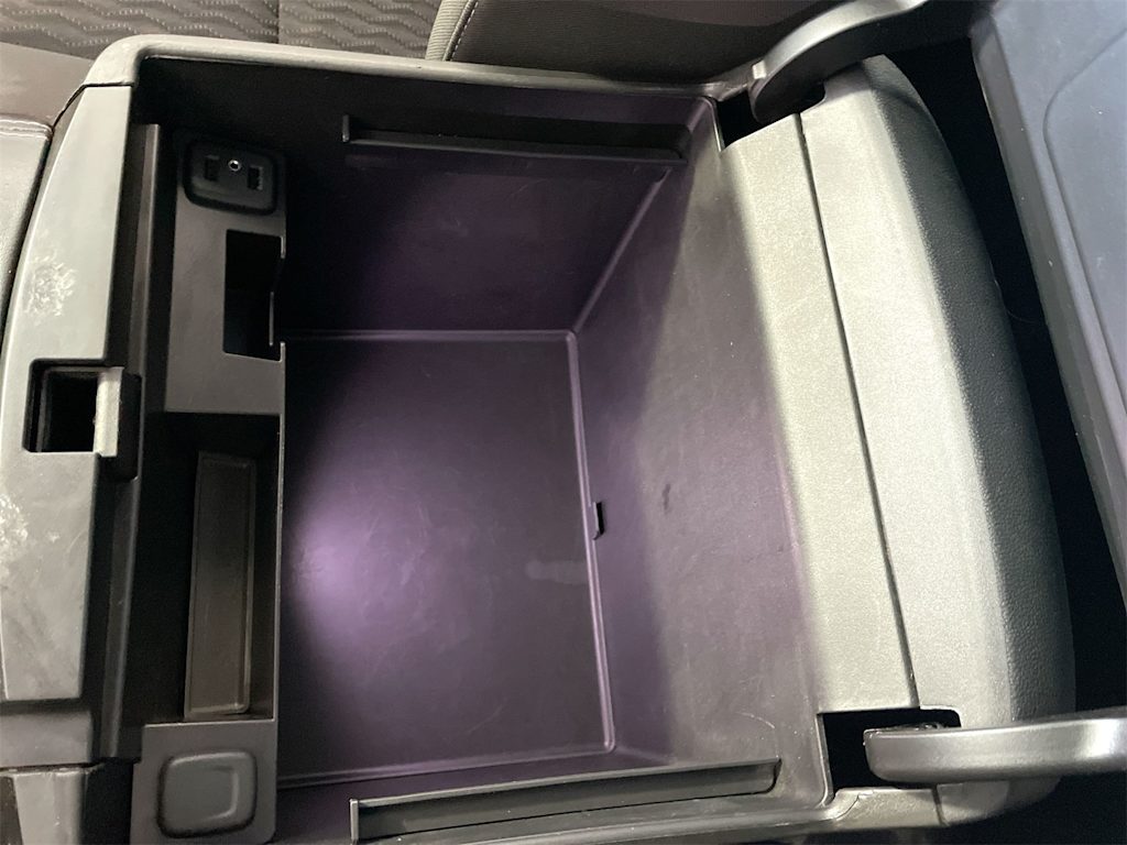 Thumbnail: 2017 GMC Yukon XL - 29