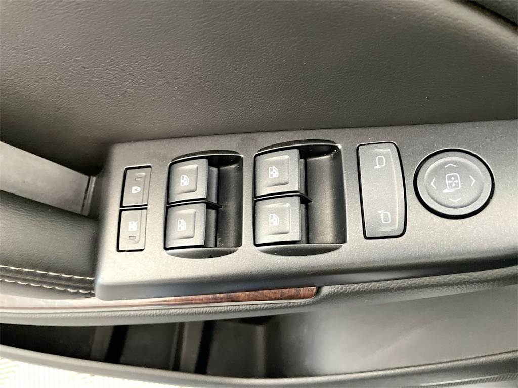 Thumbnail: 2017 GMC Yukon XL - 23