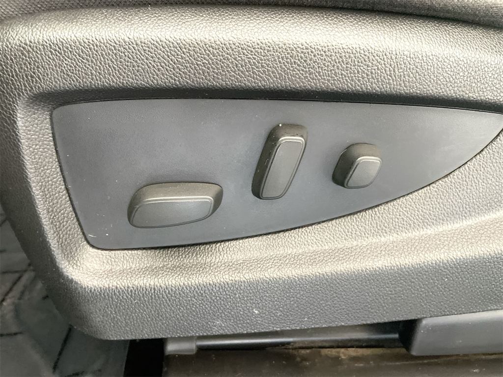 Thumbnail: 2017 GMC Yukon XL - 22