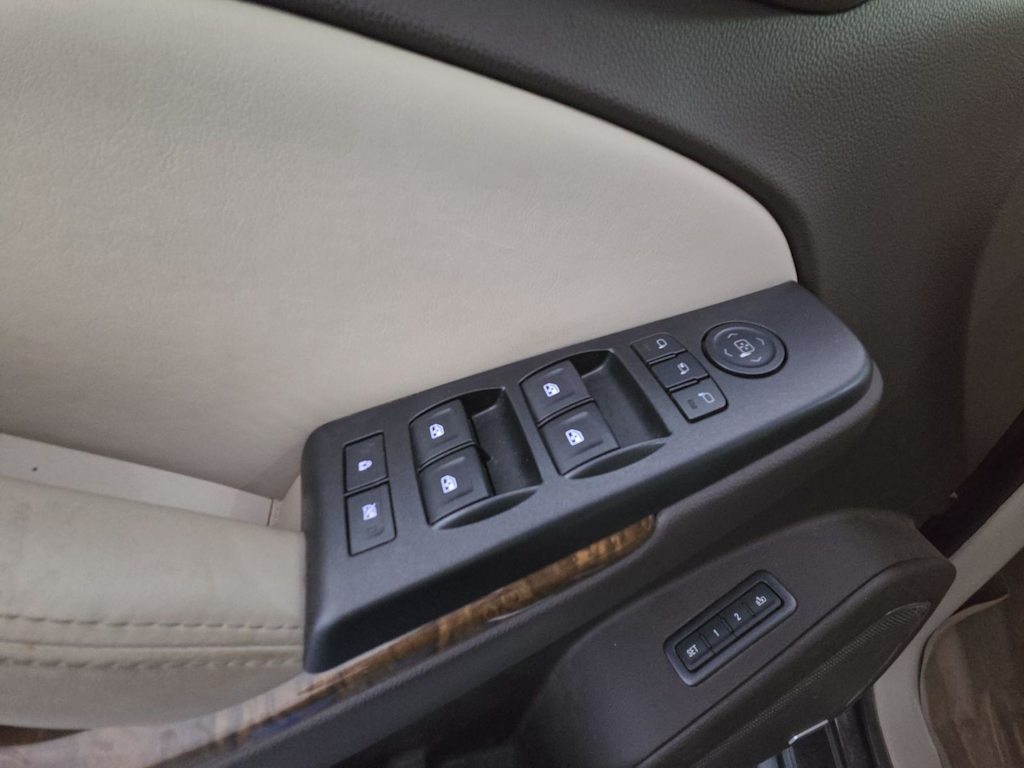 Thumbnail: 2015 GMC Yukon XL - 24