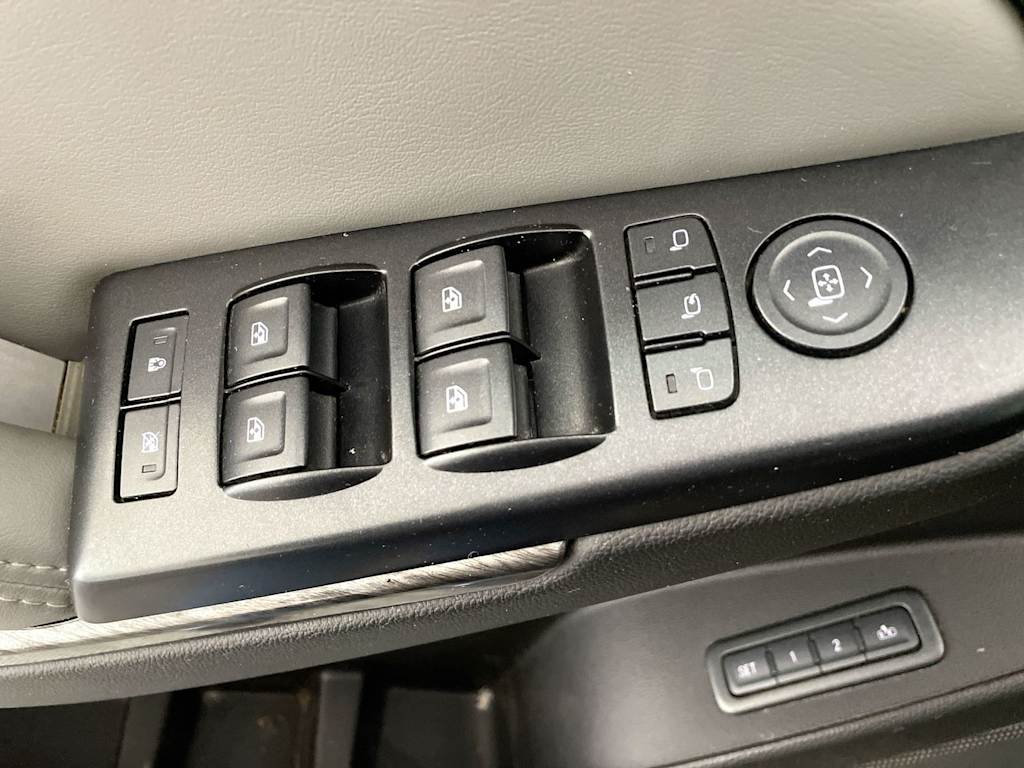 Thumbnail: 2016 Chevrolet Tahoe - 21