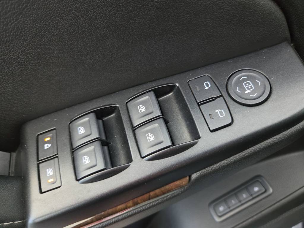 Thumbnail: 2019 Chevrolet Tahoe - 21