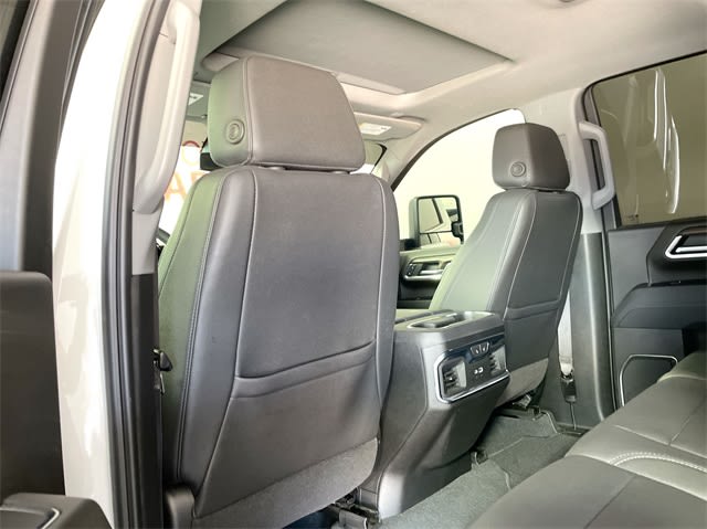 2024 GMC Sierra 3500 SLT 12