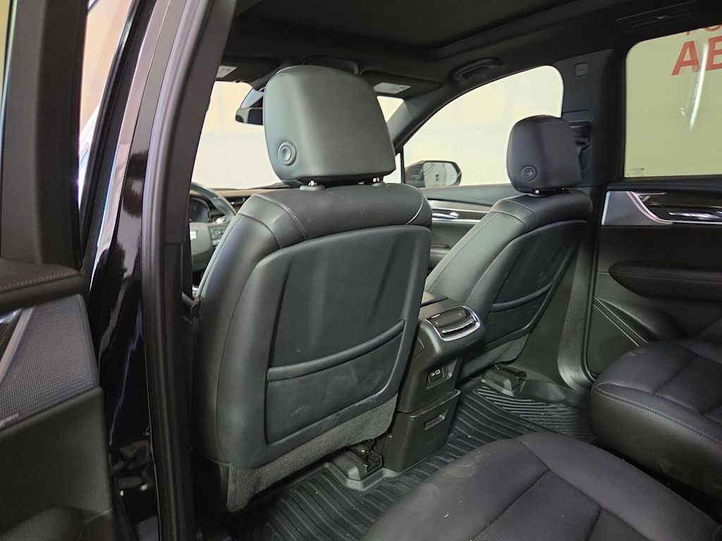 Thumbnail: 2023 Cadillac XT6 - 12