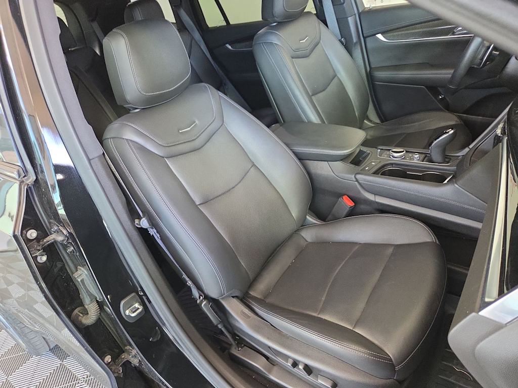 Thumbnail: 2023 Cadillac XT6 - 11