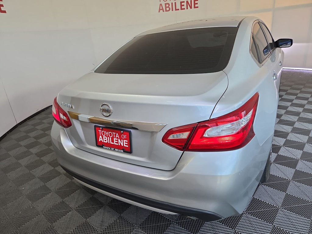 Thumbnail: 2017 Nissan Altima - 18