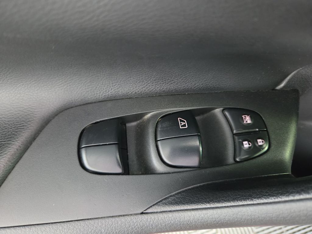 Thumbnail: 2017 Nissan Altima - 21