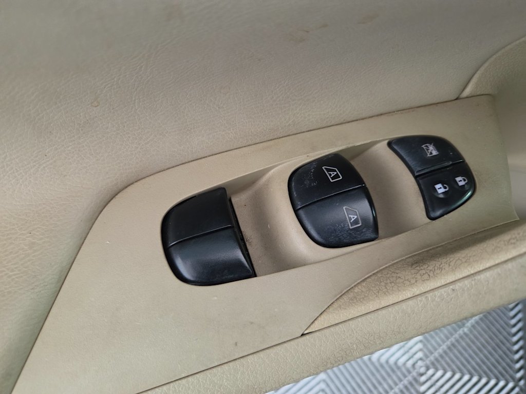 Thumbnail: 2015 Nissan Altima - 23