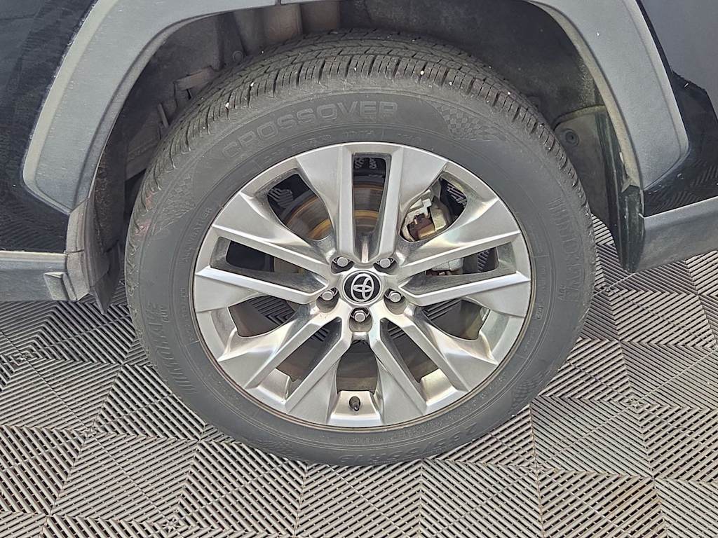 Thumbnail: 2021 Toyota RAV4 - 8