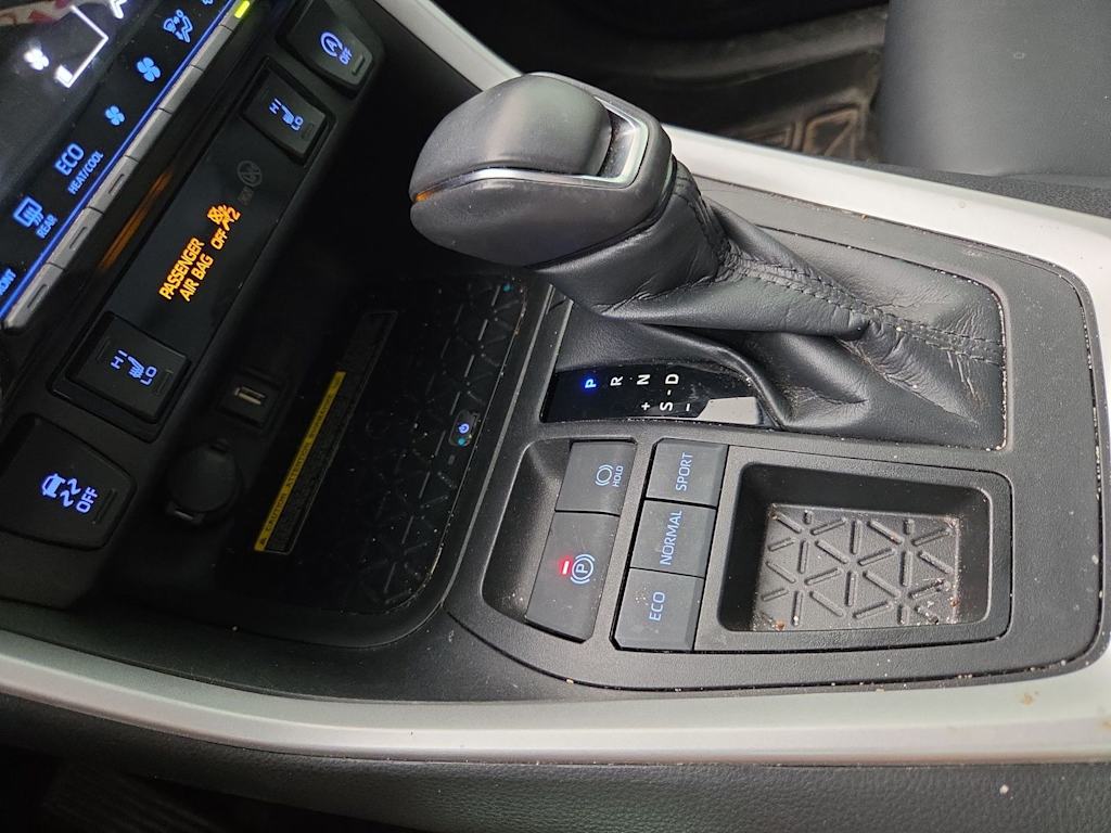 Thumbnail: 2021 Toyota RAV4 - 14