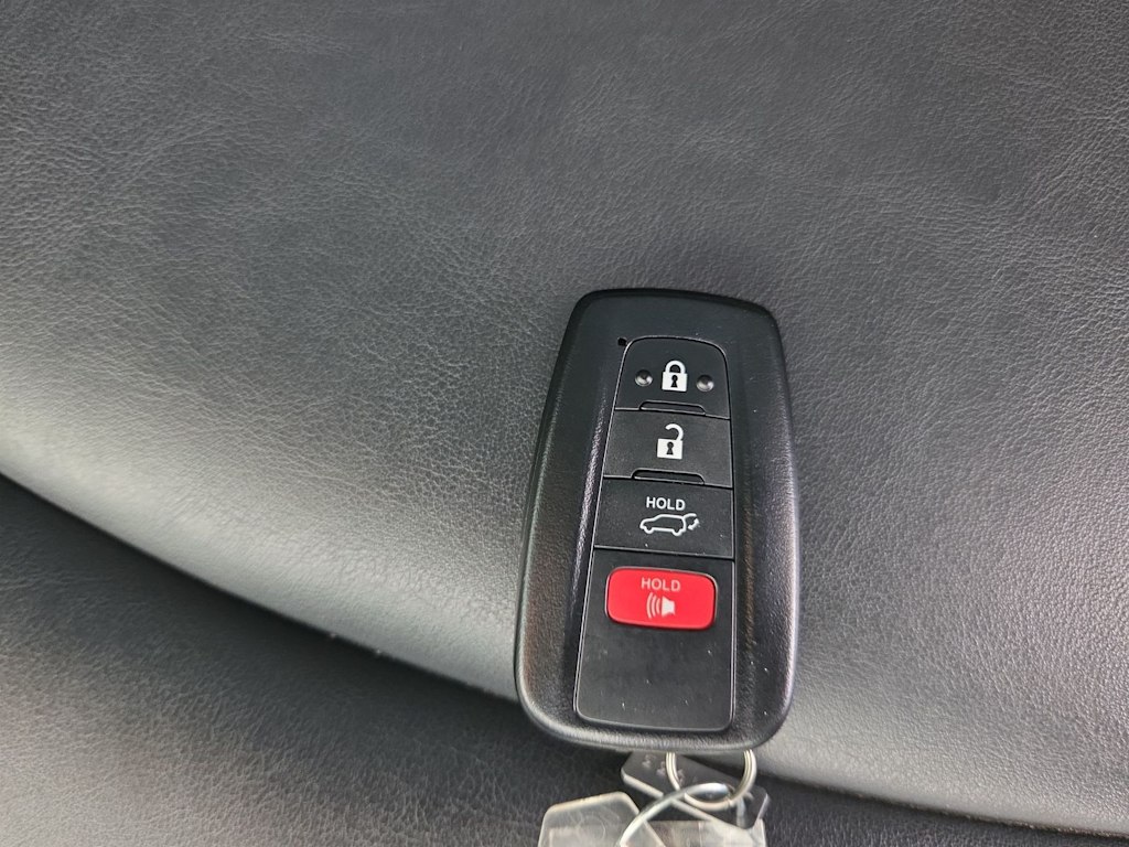 Thumbnail: 2021 Toyota RAV4 - 17
