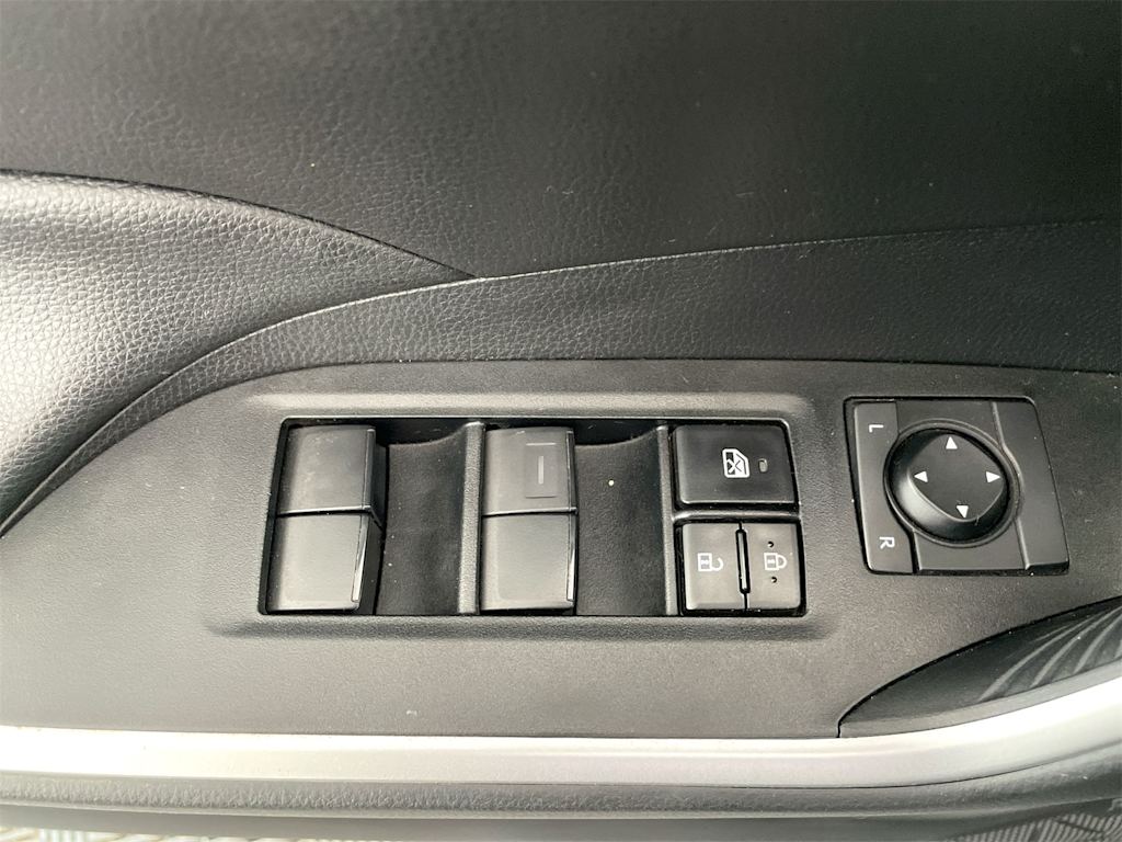 Thumbnail: 2021 Toyota RAV4 - 22
