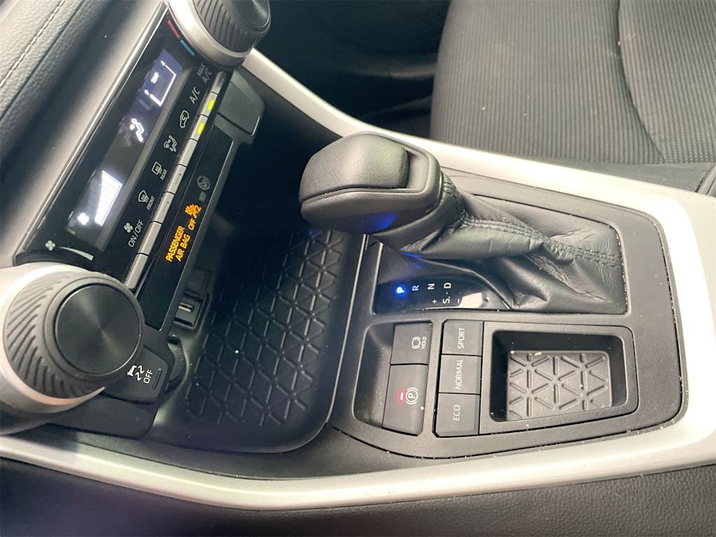 Thumbnail: 2021 Toyota RAV4 - 15