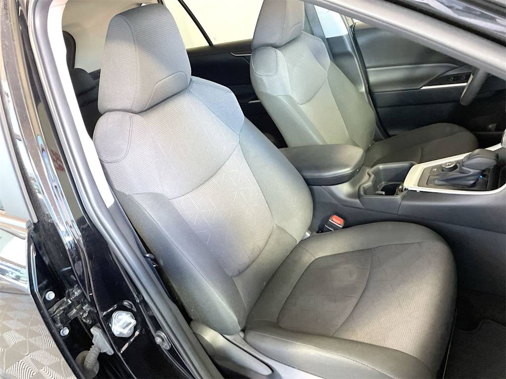 Thumbnail: 2025 Toyota RAV4 - 11