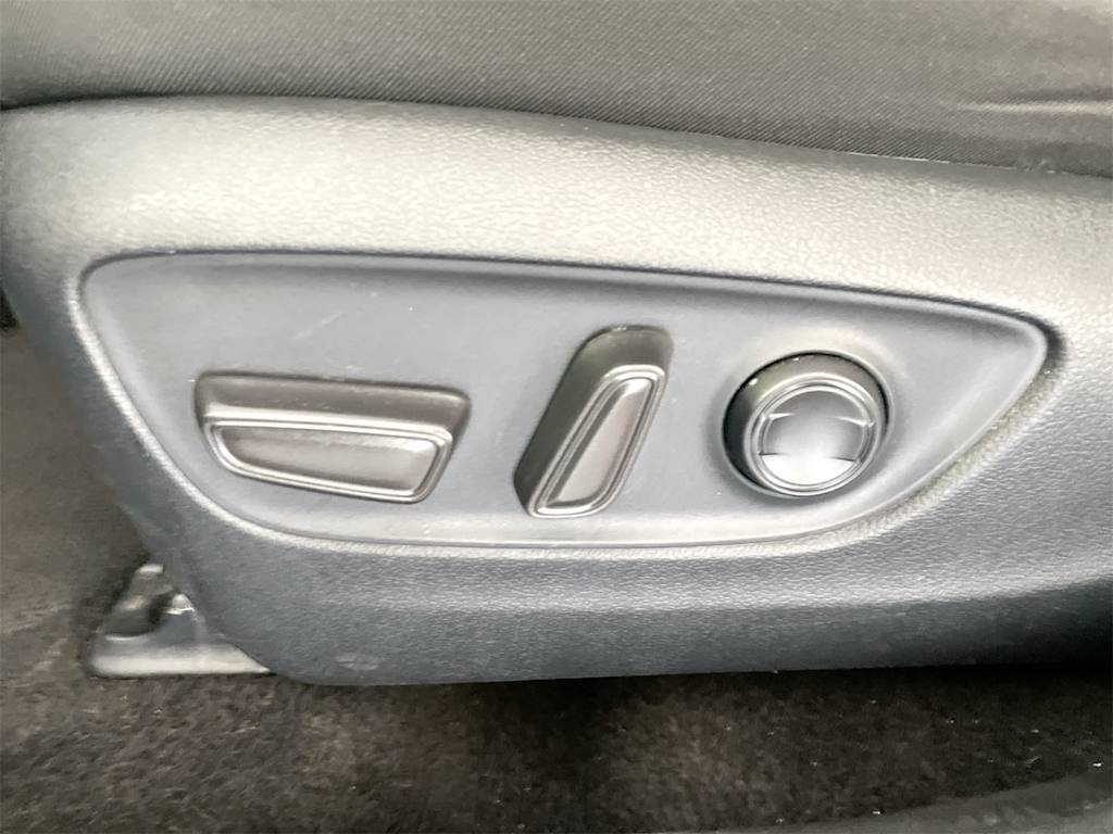 Thumbnail: 2025 Toyota RAV4 - 20