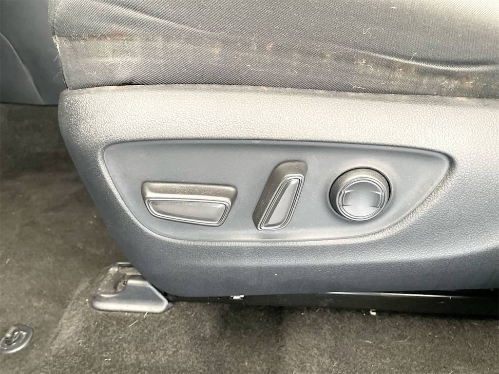 Thumbnail: 2023 Toyota RAV4 - 21