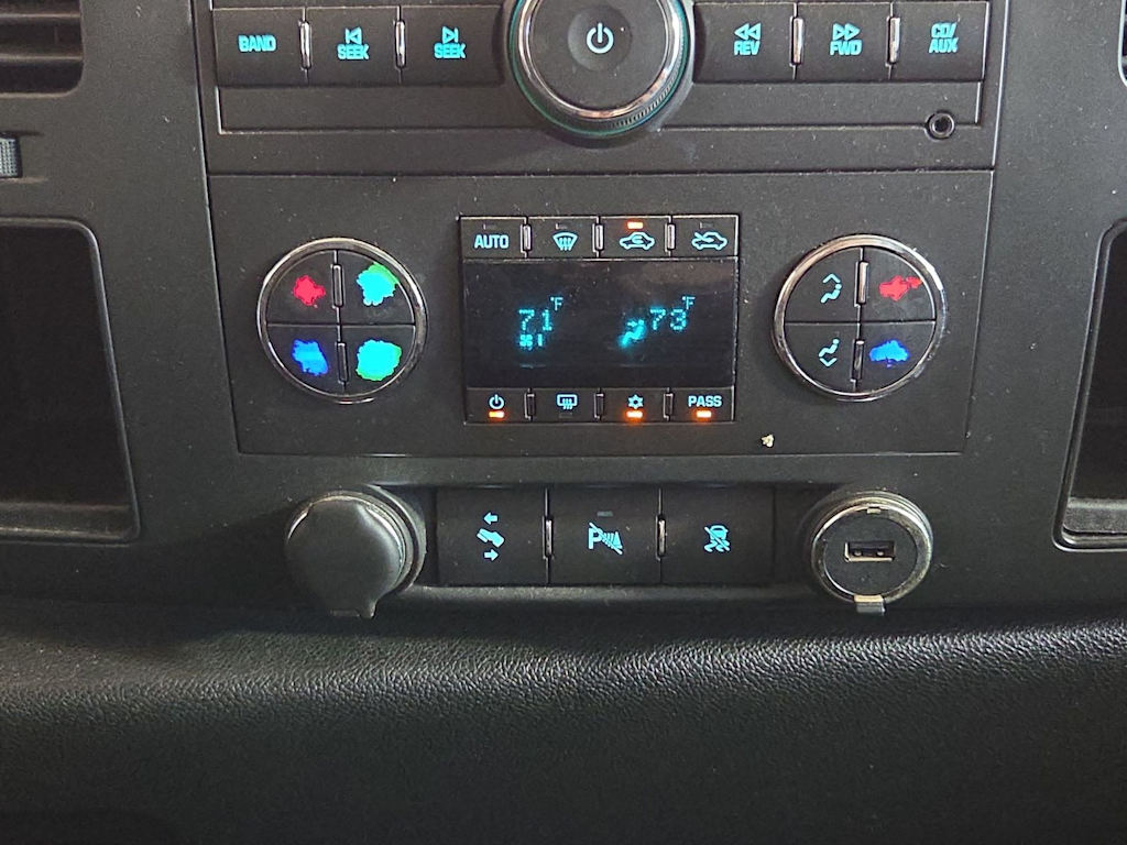 Thumbnail: 2011 Chevrolet Silverado 1500 - 25