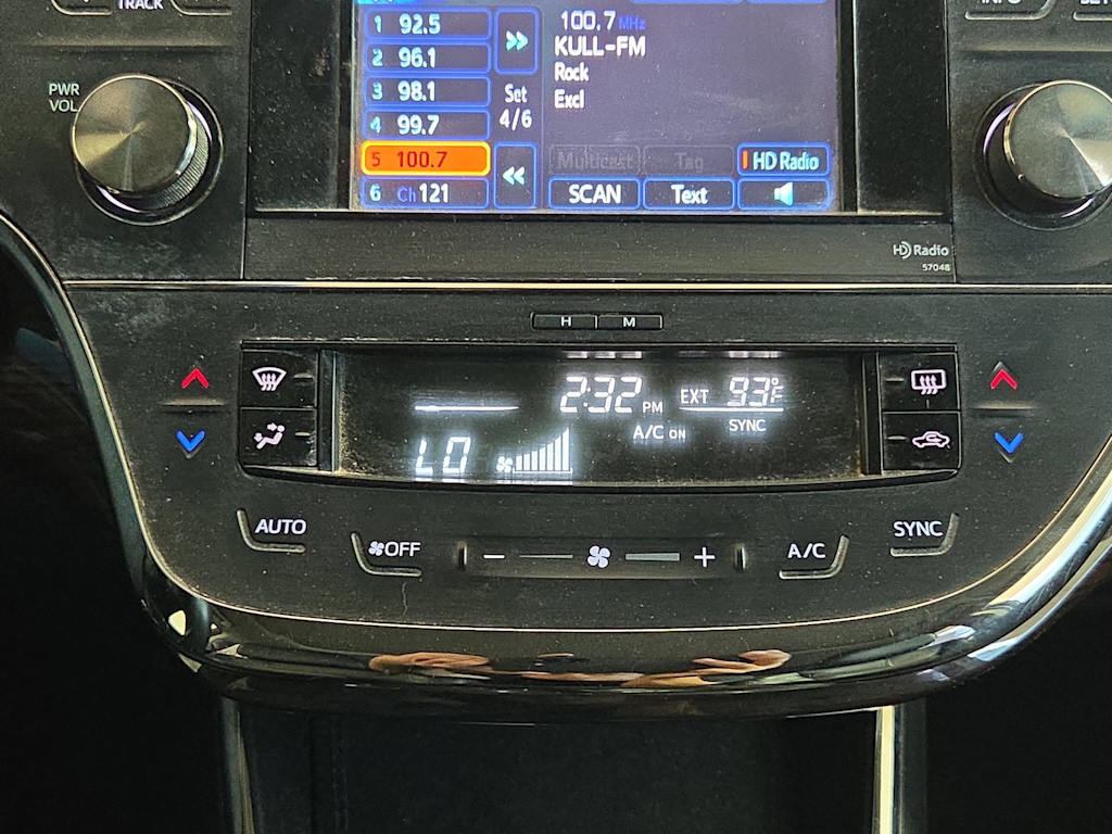 Thumbnail: 2013 Toyota Avalon - 26