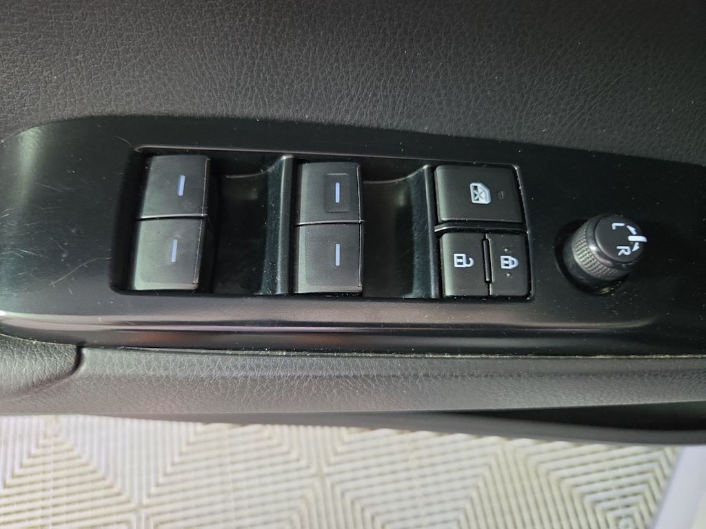 Thumbnail: 2025 Toyota Camry - 22