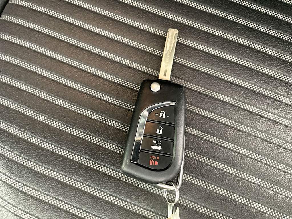 Thumbnail: 2020 Toyota Camry - 17