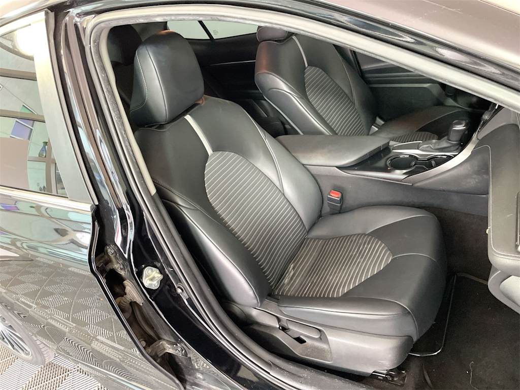 Thumbnail: 2020 Toyota Camry - 11